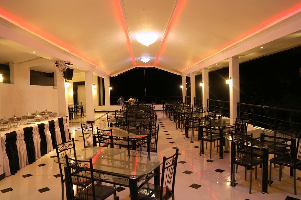 Hotel Sunrich, Kandy Hedeniya Exterior photo