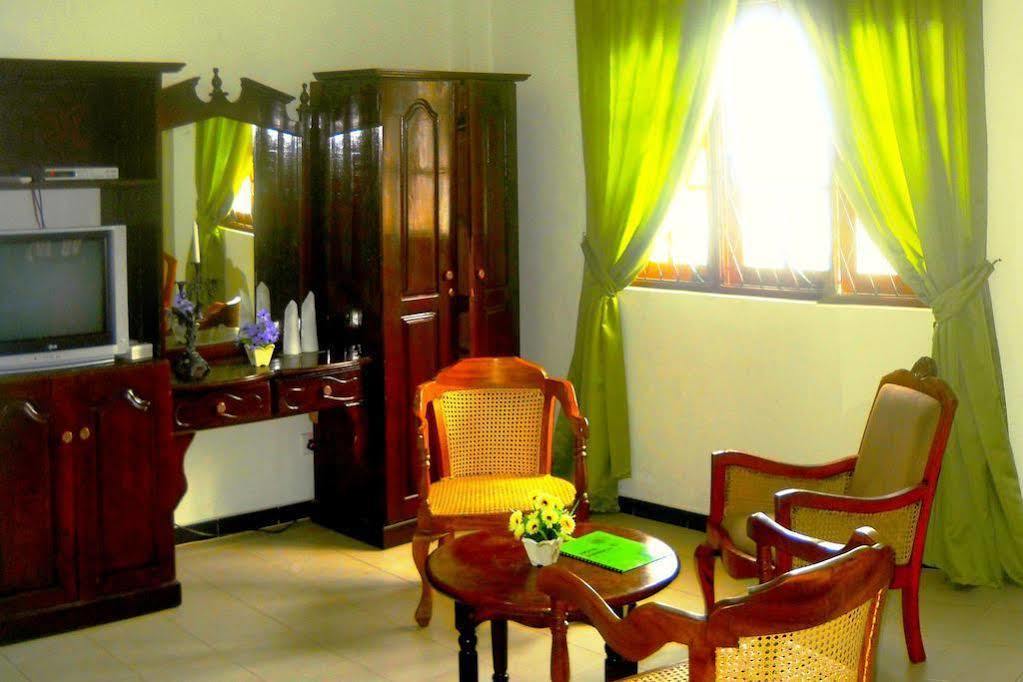 Hotel Sunrich, Kandy Hedeniya Exterior photo